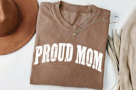 Proud Mom PNG: A Retro Graphic with Heart for T-Shirt Designs